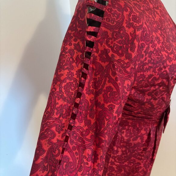Spectacular Vintage Red Dress with Amazing Peek-a-Boo arm detail (size 10) - Picture 8 of 10